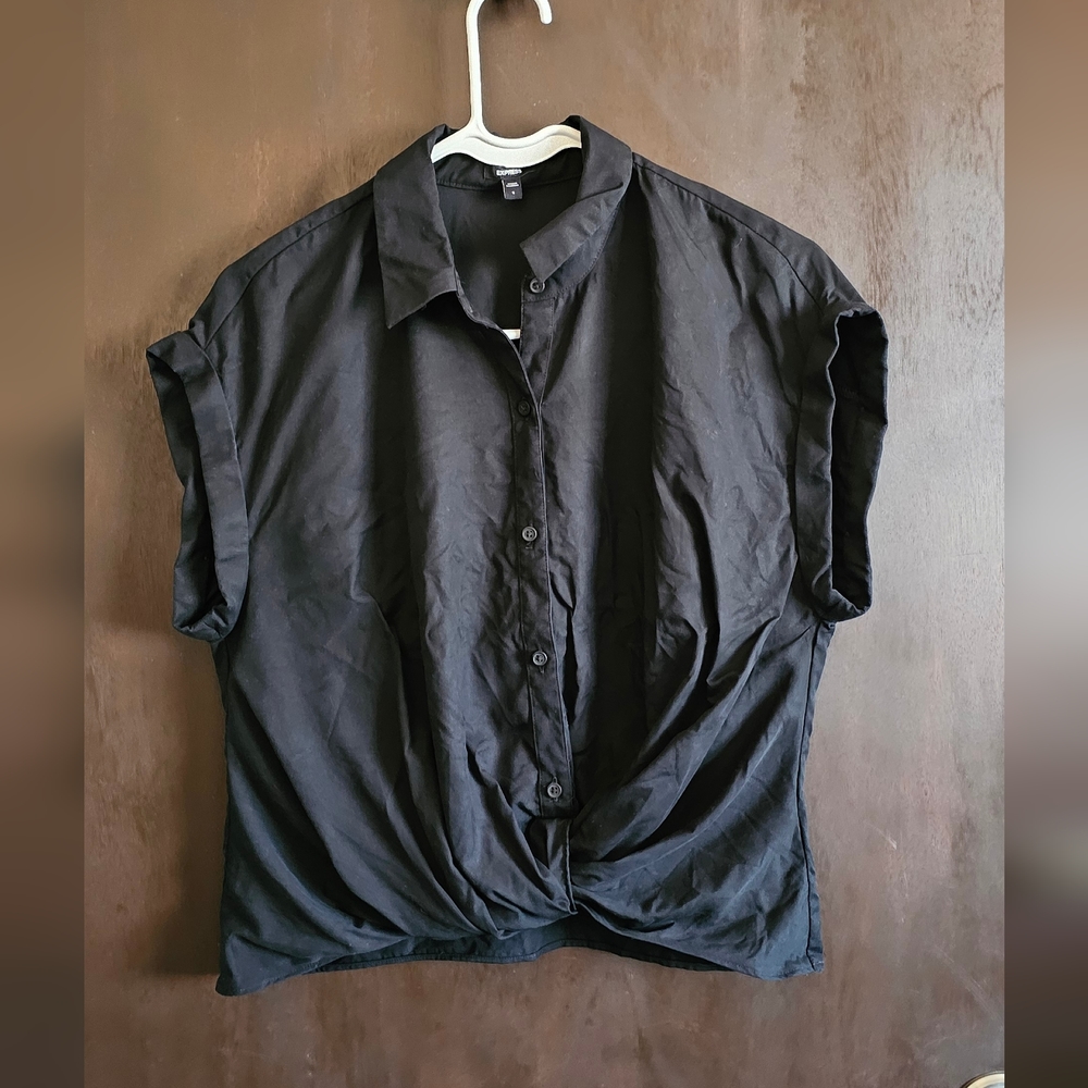 Express twist front button up
